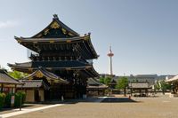 Tempel Higashi Hongan-ji mit Kyoto Tower